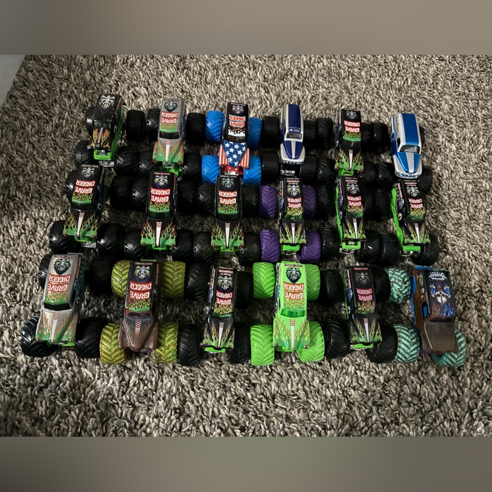 Grave digger lot, monster jam / hot wheels